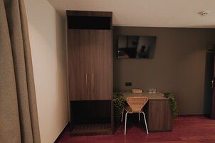 Habitación doble | Ropa de cama de alta calidad, edredones de plumas, cunas gratuitas