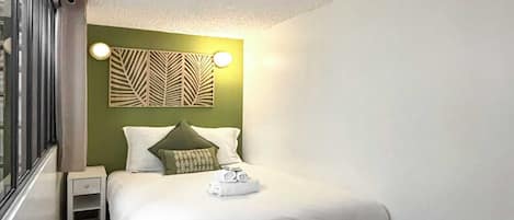 Iron/ironing board, free WiFi, bed sheets