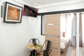 Bügeleisen/Bügelbrett, kostenloses WLAN, Bettwäsche