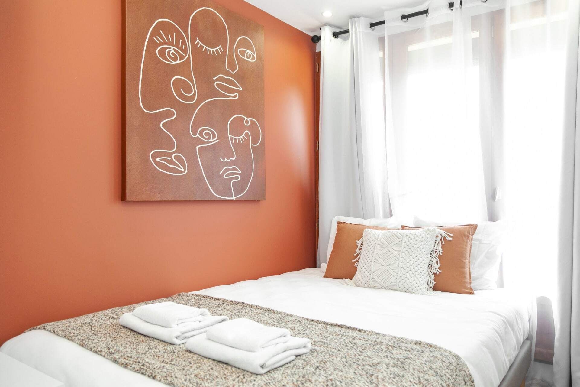 Iron/ironing board, free WiFi, bed sheets