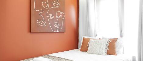 Iron/ironing board, free WiFi, bed sheets