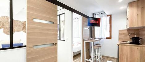 Fer et planche à repasser, Wi-Fi gratuit, draps fournis