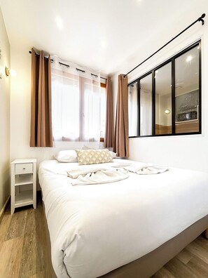 2 bedrooms, iron/ironing board, free WiFi, bed sheets - Hoche A 22 - One Bedroom Apartment, Sleeps 3 (Paris)