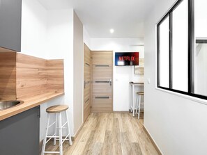 Interior - Hoche A 22 - One Bedroom Apartment, Sleeps 3 (Paris)