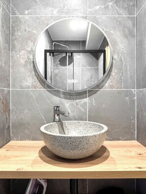 Hair dryer, towels - Hoche A 22 - One Bedroom Apartment, Sleeps 3 (Paris)