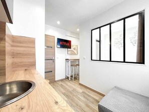 Interior - Hoche A 22 - One Bedroom Apartment, Sleeps 3 (Paris)