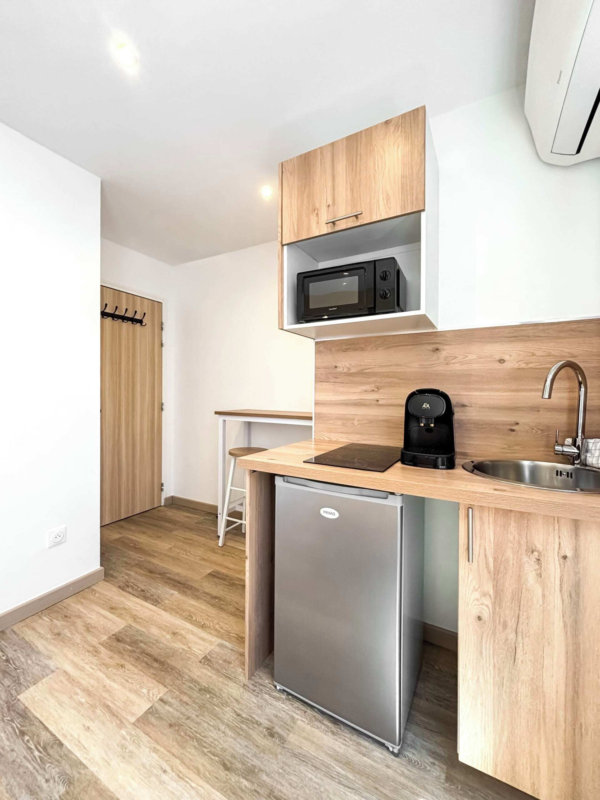 Fridge, microwave, coffee/tea maker, cookware/dishes/utensils