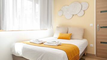 Iron/ironing board, free WiFi, bed sheets