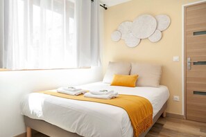 Iron/ironing board, free WiFi, bed sheets
