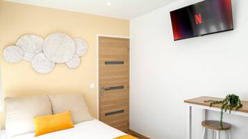 Iron/ironing board, free WiFi, bed sheets