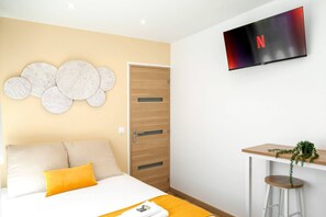 Iron/ironing board, free WiFi, bed sheets