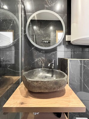 Unclassified image, 3 of 9, button - Hoche A 12 - Studio Apartment, Sleeps 2 (Paris)