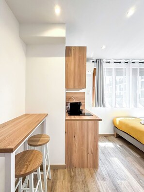 Unclassified image, 4 of 9, button - Hoche A 12 - Studio Apartment, Sleeps 2 (Paris)