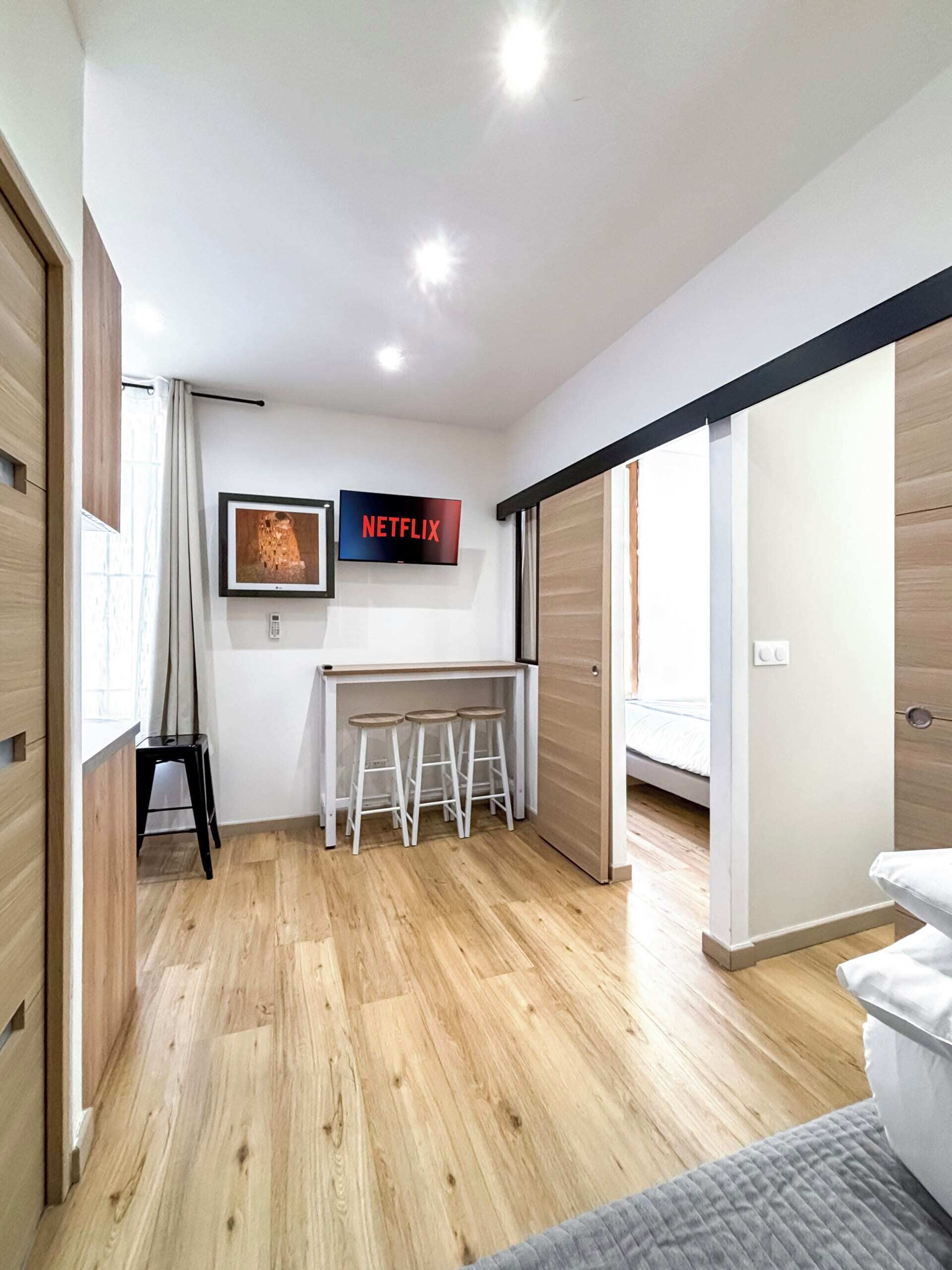 Ferros/tábuas de passar roupa, Wi-Fi de cortesia, roupa de cama