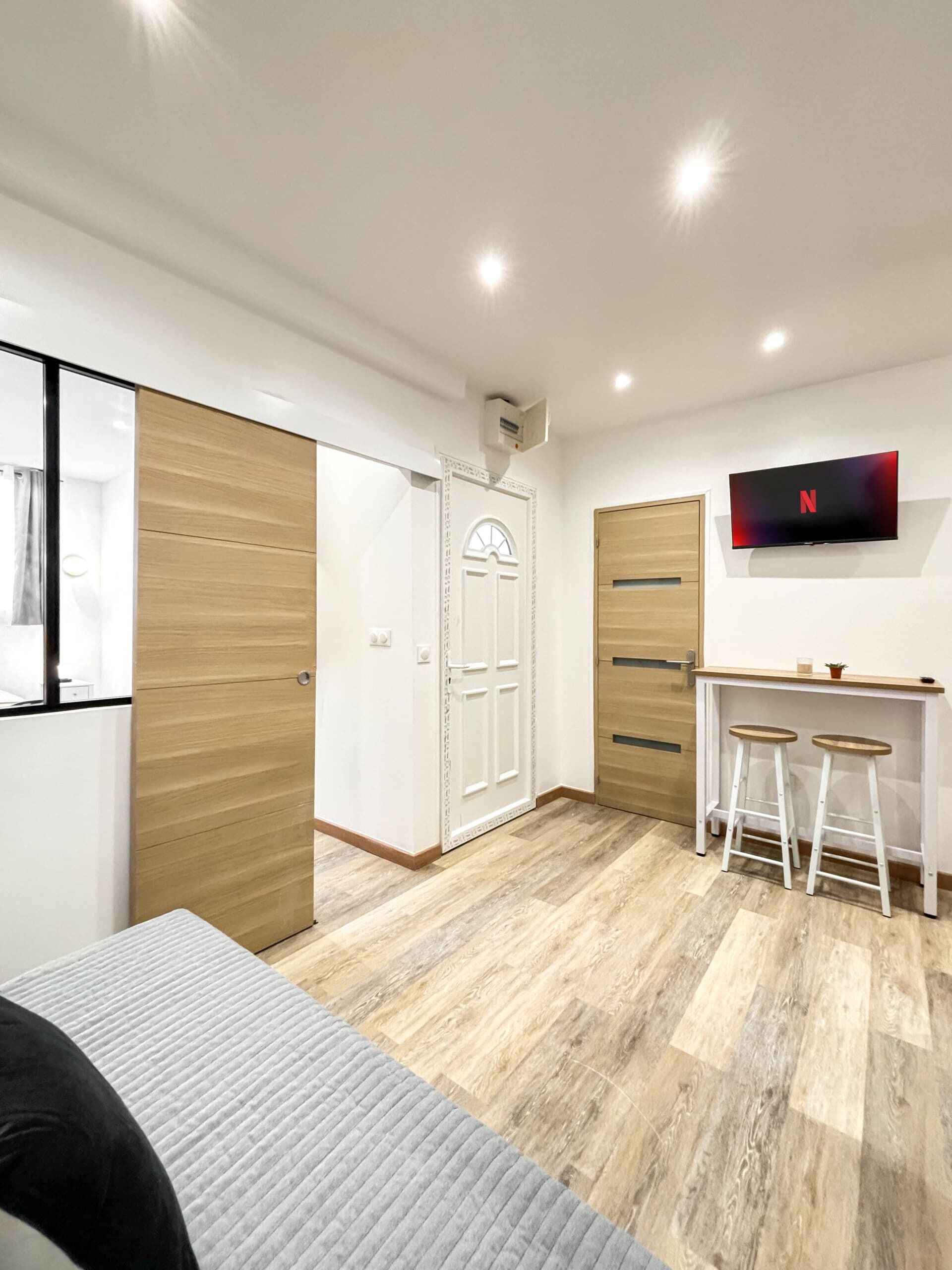 Iron/ironing board, free WiFi, bed sheets