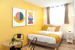 Iron/ironing board, free WiFi, bed sheets