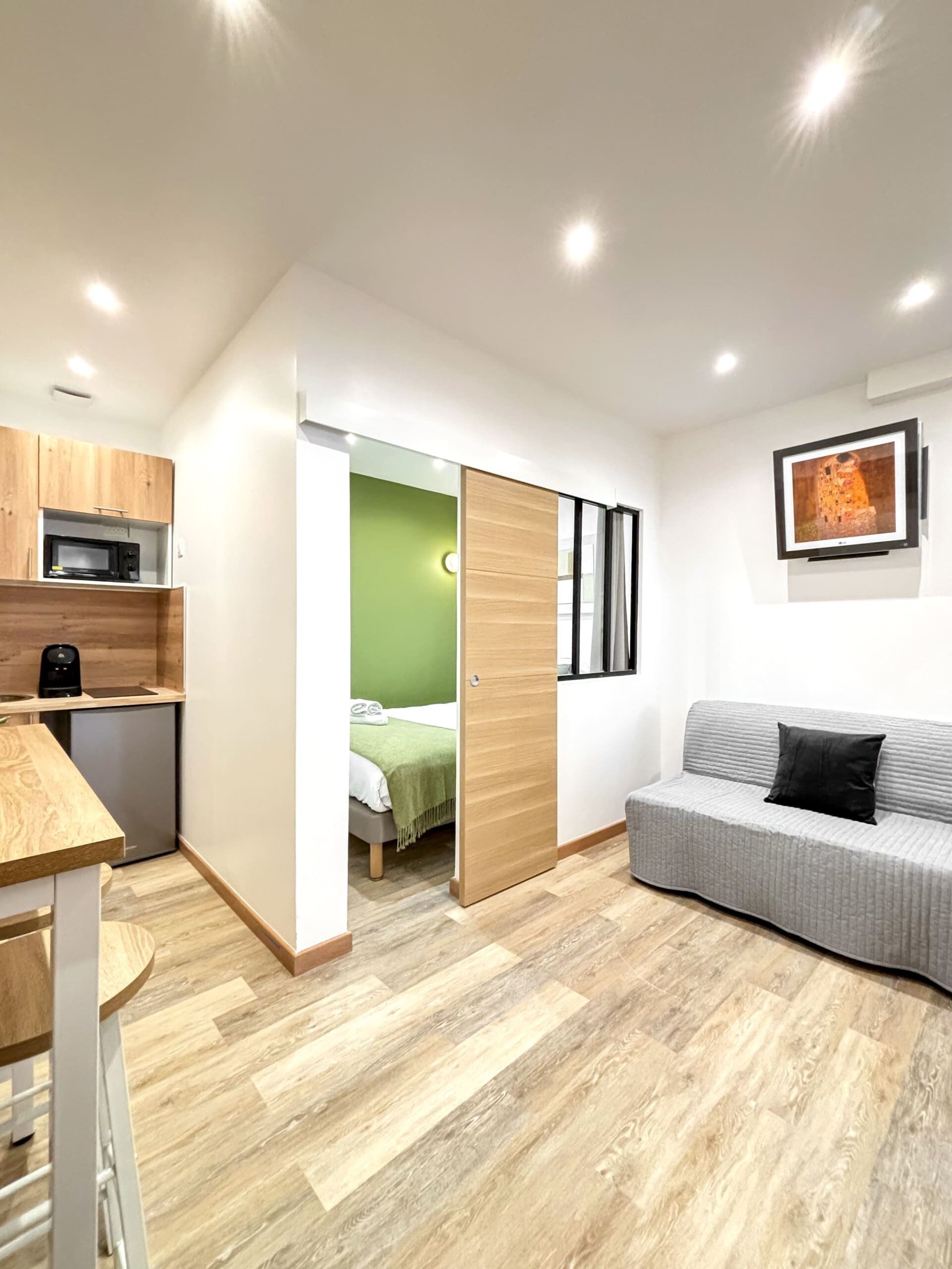 Iron/ironing board, free WiFi, bed sheets