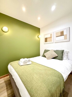 Iron/ironing board, free WiFi, bed sheets