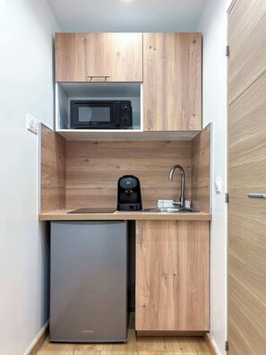 Fridge, microwave, coffee/tea maker, cookware/dishes/utensils