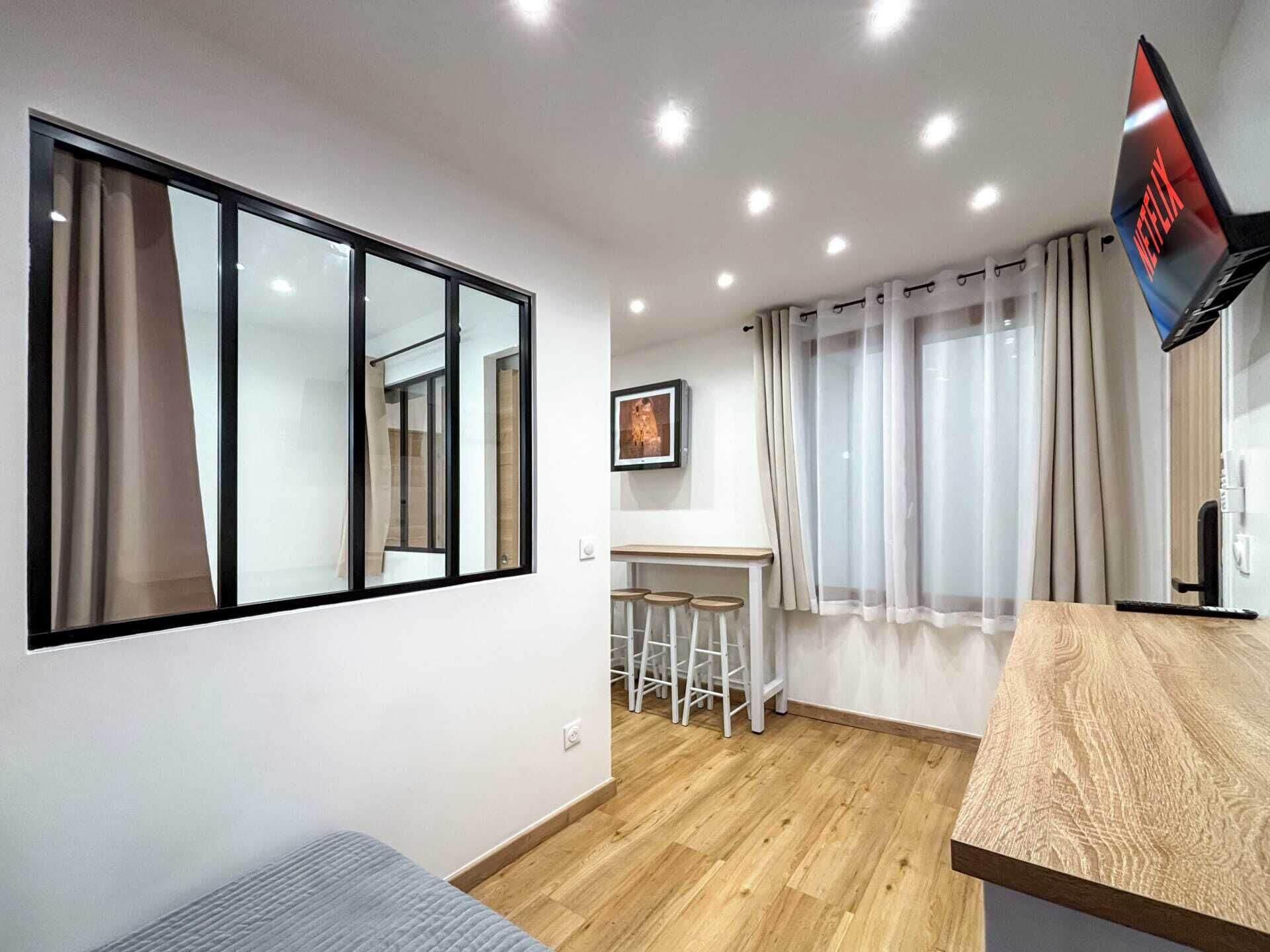 1 habitación, tabla de planchar con plancha, wifi gratis y ropa de cama 