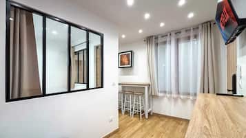 1 slaapkamer, een strijkplank/strijkijzer, gratis wifi, beddengoed