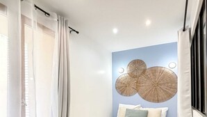 2 bedrooms, iron/ironing board, free WiFi, bed sheets - Hoche B 06 - Two Bedroom Apartment, Sleeps 6 (Paris)