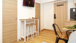 Interior - Hoche B 06 - Two Bedroom Apartment, Sleeps 6 (Paris)