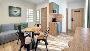 Unclassified image, 3 of 10, button - Hoche B 16 - One Bedroom Apartment, Sleeps 4 (Paris)