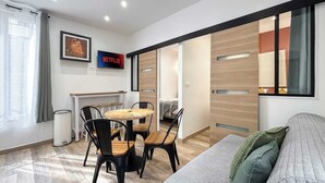 Unclassified image, 4 of 10, button - Hoche B 16 - One Bedroom Apartment, Sleeps 4 (Paris)