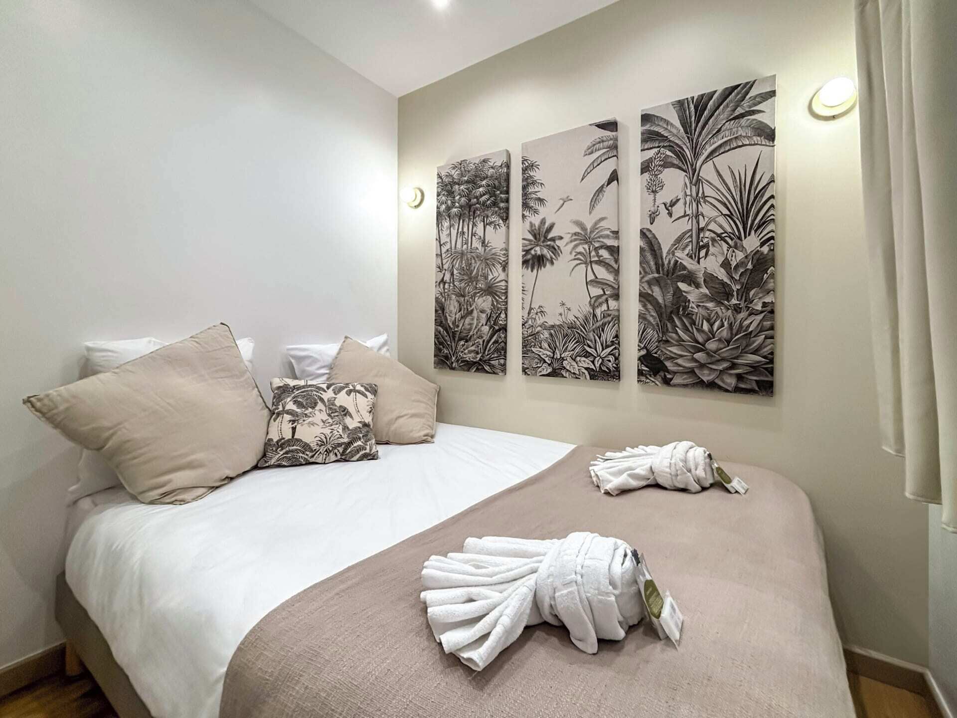 Een strijkplank/strijkijzer, gratis wifi, beddengoed