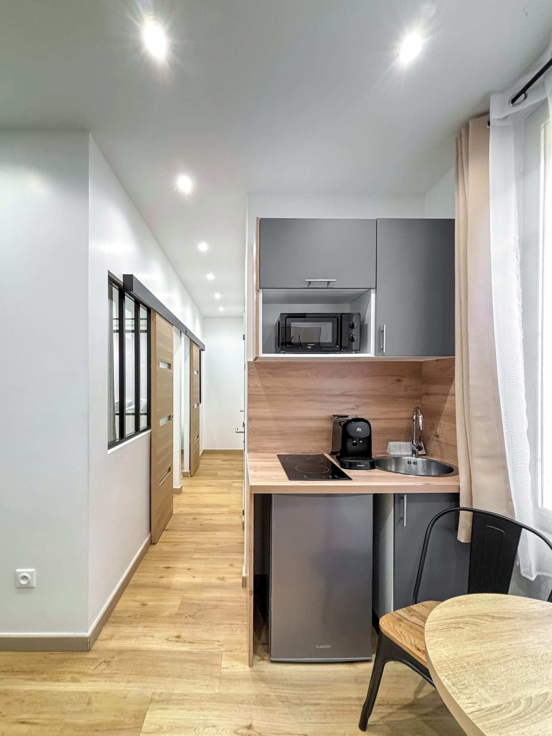 Fridge, microwave, coffee/tea maker, cookware/dishes/utensils