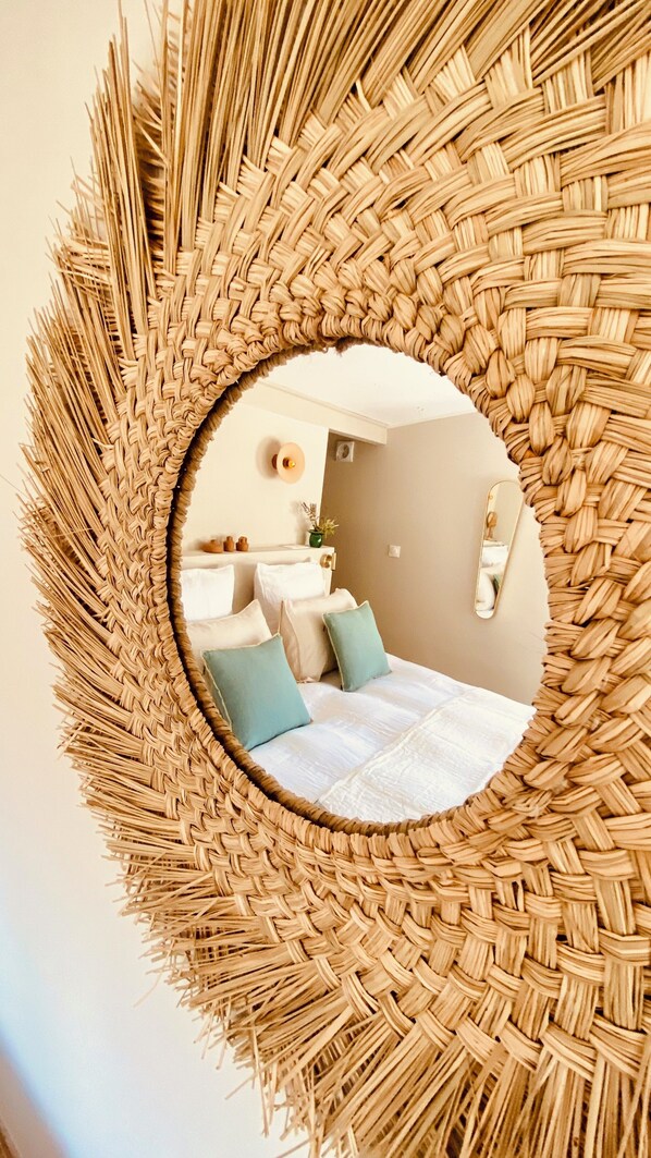 1 bedroom, internet, bed sheets