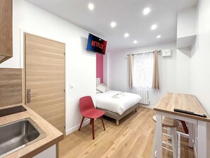 Ferros/tábuas de passar roupa, Wi-Fi de cortesia, roupa de cama