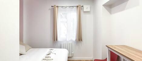 Een strijkplank/strijkijzer, gratis wifi, beddengoed