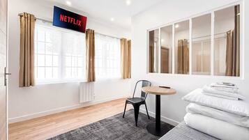 Bügeleisen/Bügelbrett, kostenloses WLAN, Bettwäsche