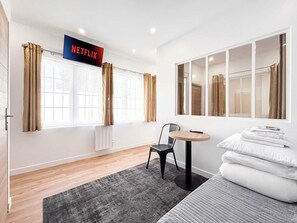 Bügeleisen/Bügelbrett, kostenloses WLAN, Bettwäsche