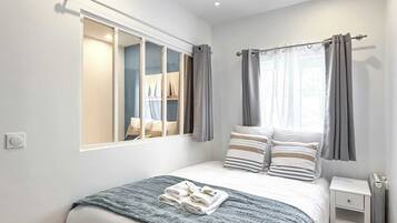 Iron/ironing board, free WiFi, bed sheets