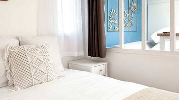 Iron/ironing board, free WiFi, bed sheets