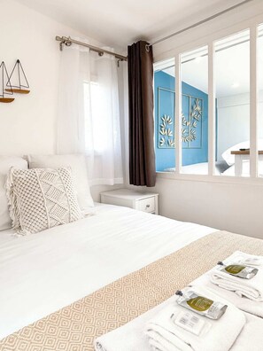 مكواة/لوح كي وواي فاي مجانًا وملاءات أسرّة