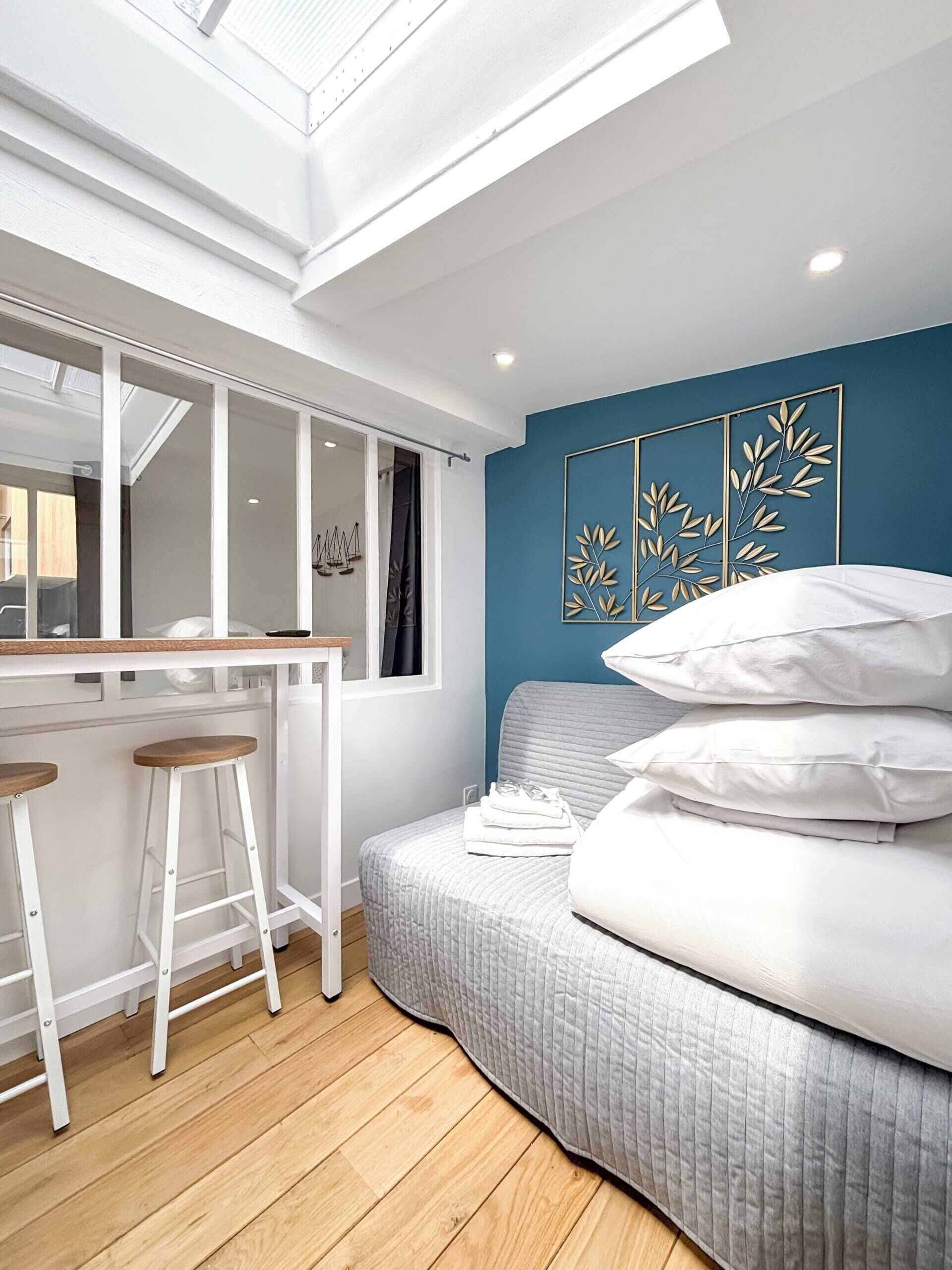 Iron/ironing board, free WiFi, bed sheets