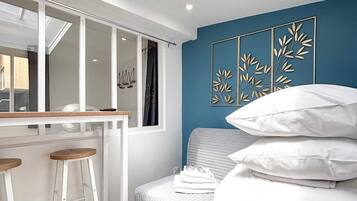 Iron/ironing board, free WiFi, bed sheets