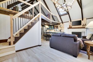 Smart-TV, Kamin, Videospiele, Tischtennisplatte