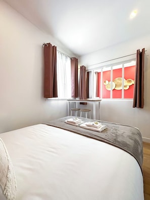 Iron/ironing board, free WiFi, bed sheets