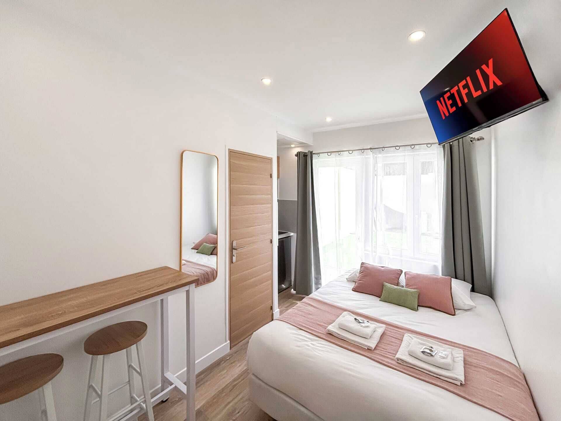 Iron/ironing board, free WiFi, bed sheets