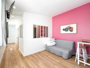 TV - Hoche C 113 - Two Bedroom Apartment, Sleeps 6 (Paris)