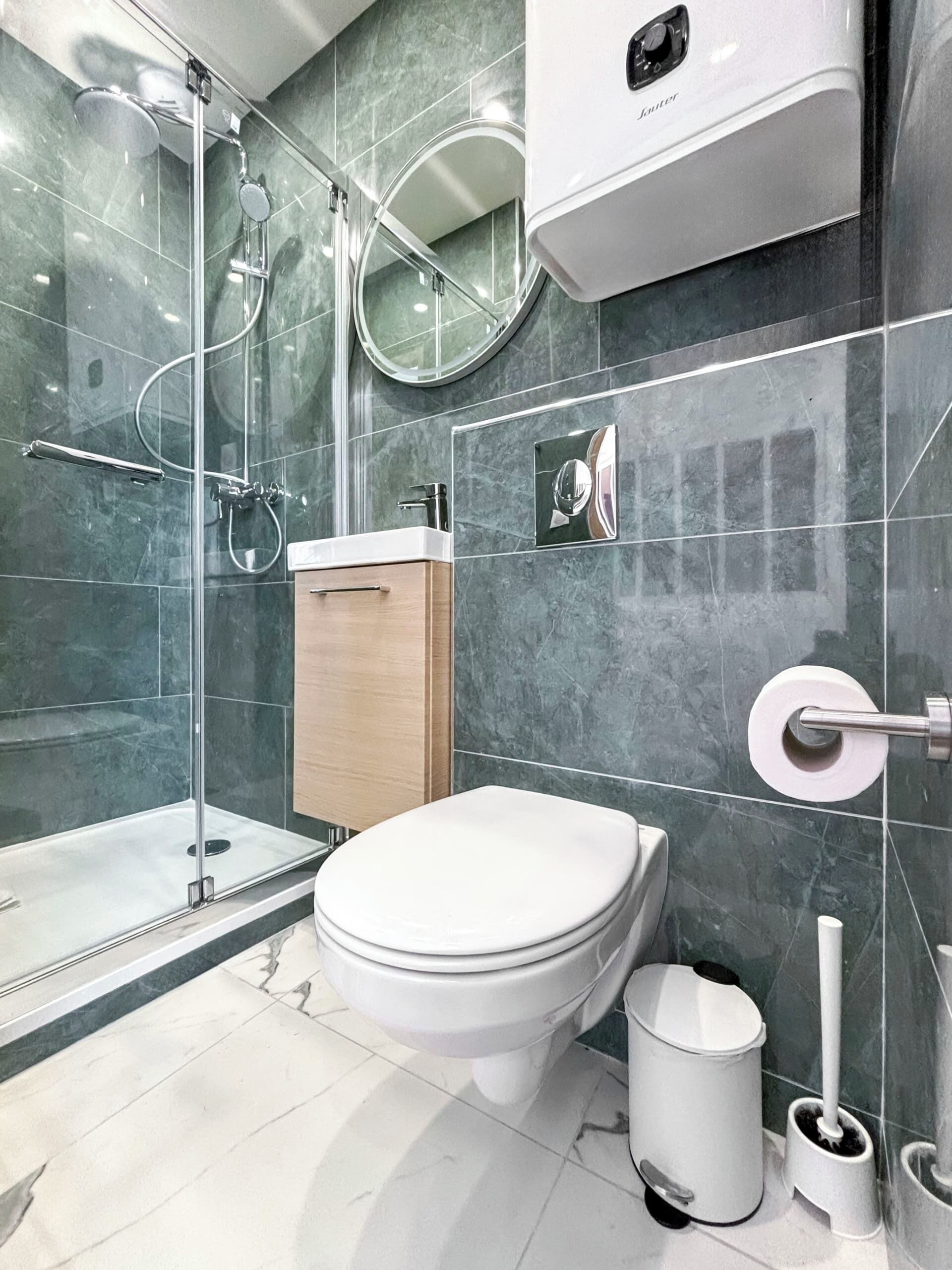 Een douche, een haardroger, handdoeken