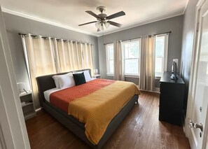 2 bedrooms, iron/ironing board, internet, bed sheets - Cherry Street Bungalow- Walk to Everything! (Tulsa)