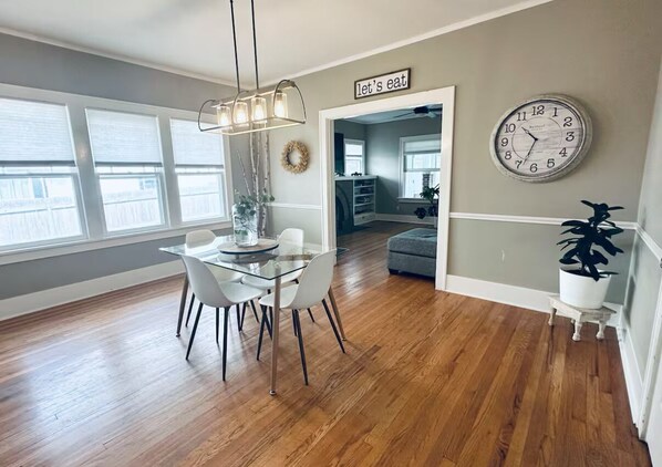 Dining - Cherry Street Bungalow- Walk to Everything! (Tulsa)