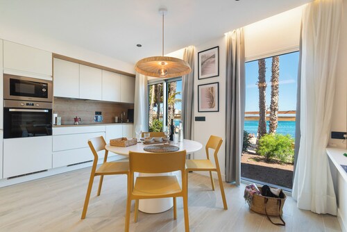 Home2Book Stylish Beachfront Escape