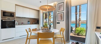 Home2Book Stylish Beachfront Escape